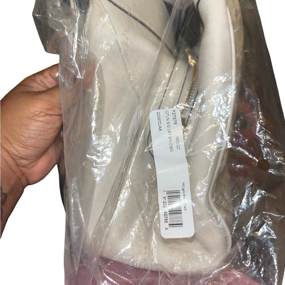 Coach Lexi Canvas & Leather Signature Shoulder Bag F27579 - Picture 12 of 12